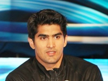 ರಾಷ್ಟ್ರಲಾಂಛನಕ್ಕೆ ಅಗೌರವ, ವಿಜೇಂದರ್ ವಿರುದ್ಧ ದೂರು