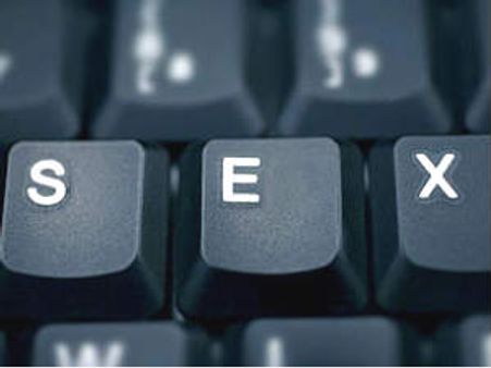 ಬೆಂಗಳೂರು ಇ-ಬುಕಿಂಗ್‌ ವೇಶ್ಯಾವಾಟಿಕೆ: ಯುವತಿಯರ ಸೆರೆ