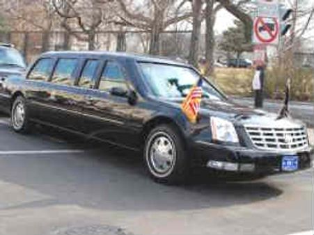 ಹಂಪ್ ಗೆ ಸಿಕ್ಕಿ ಫಜೀತಿಗೀಡಾದ ಒಬಾಮಾ ಕಾರು