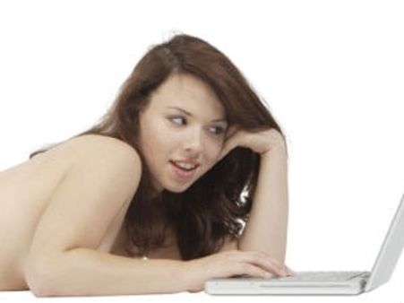 ವೆಬ್ ಕ್ಯಾಮ್ ಹ್ಯಾಕ್ ಮಾಡಿ ನಗ್ನ ಚಿತ್ರ ಕ್ಲಿಕ್ಕಿಸುತ್ತಿದ್ದ!