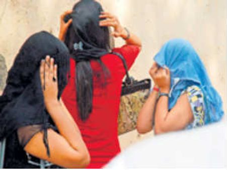 ಬೆಂಗಳೂರು : ವೇಶ್ಯಾವಾಟಿಕೆಯಿಂದ 3 ಹುಡುಗಿಯರು ಪಾರು