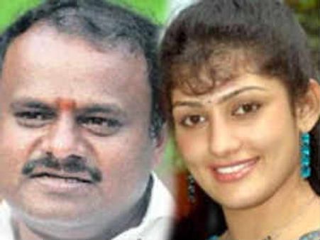 ರಾಧಿಕಾ ನನ್ನ ಕುಟುಂಬ ಎಂದು ಆಣೆ ಮಾಡಿ, ಕುಮಾರಣ್ಣ