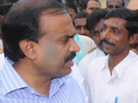 ಮುಖಪುಟ ಸುದ್ದಿಗಾಗಿ ರೆಡ್ಡಿ ಸಹೋದರರ ತಹತಹ