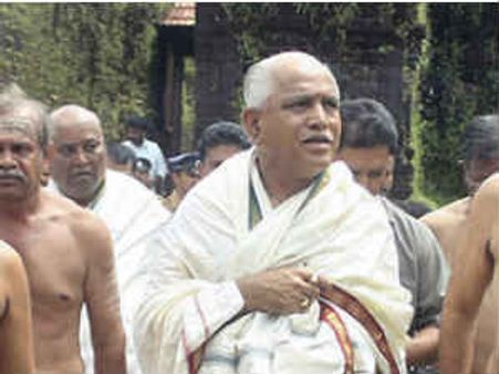 ಜಿಟಿಜಿಟಿ ಮಳೆಯಲ್ಲಿ ಯಡಿಯೂರಪ್ಪರಿಂದ ದೇವರ ದರ್ಶನ, ಆಣೆ ಇಲ್ಲ