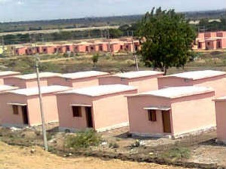 'ಆಸರೆ' ಮನೆ ಕಟ್ಟಿಯಾಗಿದೆ, ಹಂಚುವುದು ಯಾವಾಗ?