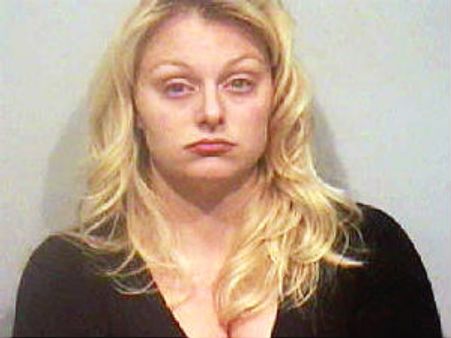 ಪೊಲೀಸರ ಮೇಲೆ ಮೊಲೆ ಹಾಲು ಸಿಂಪಡಿಸಿದ ಶಿಕ್ಷಕಿ ವಜಾ