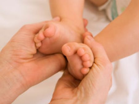 ನವಜಾತ ಹೆಣ್ಣು ಮಗುವನ್ನು ನೆಲಕ್ಕೆ ಎಸೆದ ನಿರ್ದಯಿ ಅಪ್ಪ!