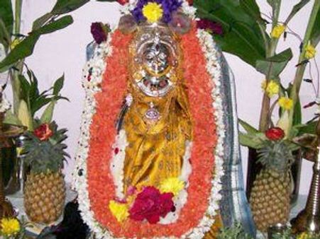 ದುಡ್ಡಿನ ದೇವತೆಗೆ ಶೃಂಗಾರ ಮಾಡುವ ಪರಿ ಹೀಗೆ