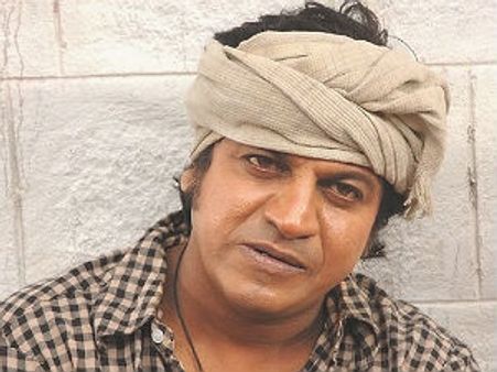 ಯಡಿಯೂರಪ್ಪ ಪಲಾಯನ, ಅಣ್ಣಾ ಬೆಂಬಲಕ್ಕೆ ಶಿವಣ್ಣ