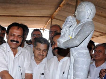 ಮಲ್ಪೆ ಕಡಲ ತೀರದಲ್ಲಿ ಮಧ್ವಾಚಾರ್ಯರ ಪ್ರತಿಮೆ