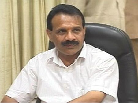 ರೆಡ್ಡಿ ಸೋದರರು ಸಂಪುಟಕ್ಕೆ ಇಲ್ಲ: ಡಿವಿಎಸ್ ಸ್ಪಷ್ಟನೆ