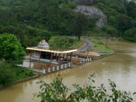 ಗೌರಿ ಹಬ್ಬದಂದು ಆಚರಿಸುವ ಹೊನ್ನಮ್ಮನಕೆರೆ ಜಾತ್ರೆ