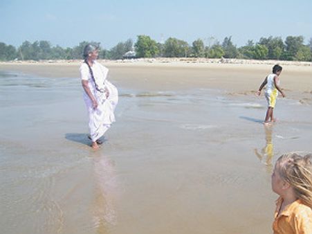 ಆಂಕೋಲಾ ಹನಿ ಬೀಚಿನಲ್ಲಿ ಬೆಂಗಳೂರು ಕುಟುಂಬ ನೀರುಪಾಲು