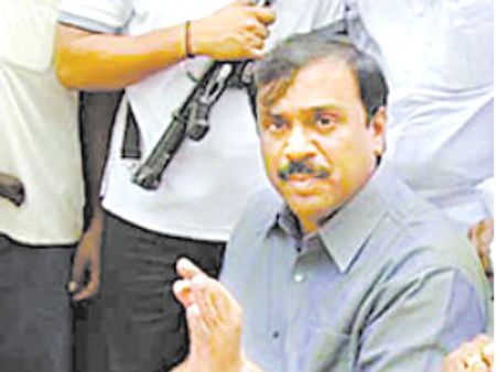 ಸಿಬಿಐ ಜತೆ ರೆಡ್ಡಿ ಹೈದರಾಬಾದಿಗೆ, ಬೆಂಗಳೂರಿನಲ್ಲೂ ದಾಳಿ