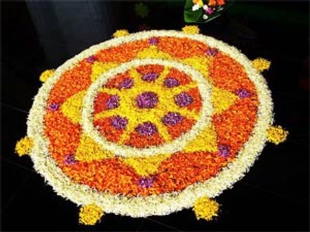 ಓಣಂ ಹಬ್ಬಕ್ಕೆ ಹೂವಿನ ರಂಗೋಲಿ ಬಿಡಿಸುವುದು ಹೀಗೆ