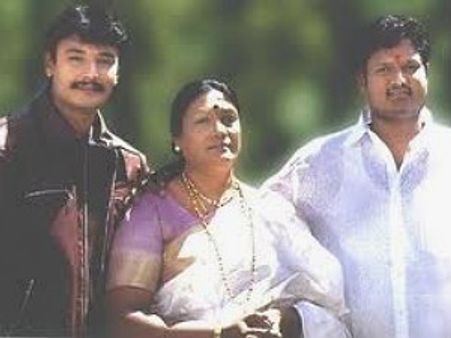 ನಟ ದರ್ಶನ್ ಸಾರ್ವಜನಿಕವಾಗಿ ಪತ್ನಿಯ ಕ್ಷಮೆ ಕೋರಲಿ