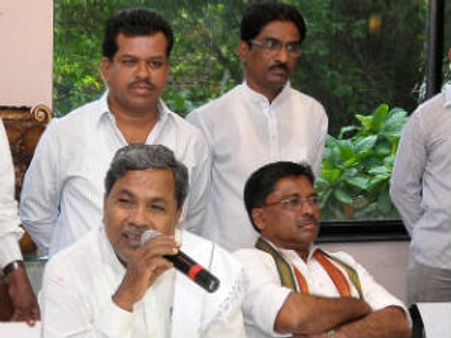 ಶ್ರೀರಾಮುಲು ಬಂಧನಕ್ಕೆ ಸಿದ್ದರಾಮಯ್ಯ ಅಗ್ರಹ