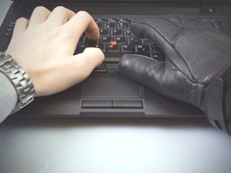 ಹೈದರಾಬಾದಿನಲ್ಲಿ ಸಾಫ್ಟ್‌ವೇರ್ ಕಂಪನಿಗೆ ಬೀಗ; ವಂಚನೆ