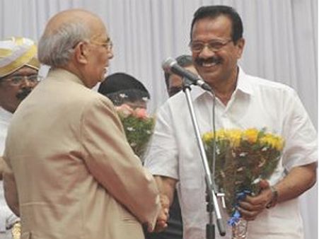 ಚುನಾವಣೆ ಮುಗಿಯುತ್ತಿದ್ದಂತೆ ಯೋಗೀಶ್ವರ್ ಸಚಿವ ಸ್ಥಾನಕ್ಕೆ ಕೊಕ್