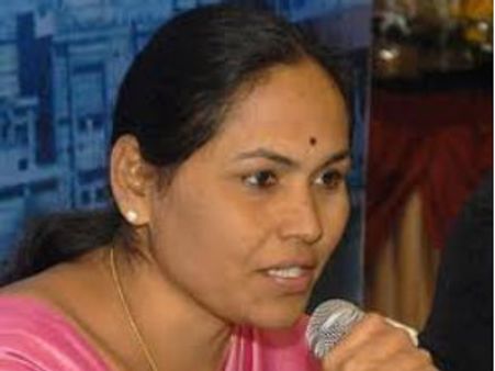 ಶೋಭಾ ಮೊದ್ಲು ಕನ್ನಡಿಯಲ್ಲಿ ಮುಖ ನೋಡ್ಕೊಳ್ಳಿ