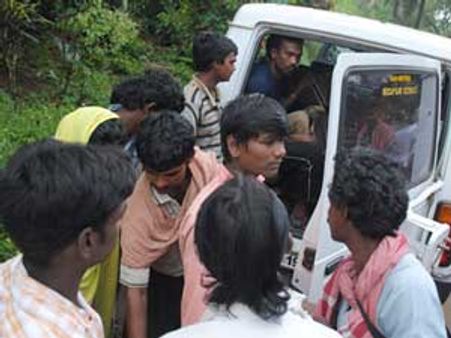 ಮಂಗಳೂರಲ್ಲಿ ಪ.ಬಂಗಾಳದ ಕಾರ್ಮಿಕರ ಬಂಧಮುಕ್ತಿ