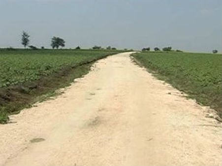 ದೊಡ್ಡವರ ಕೈವಾಡದಿಂದ ಸಣ್ಣ ರೈತರ ಬಾಳು ಗೋಳು