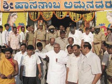 ಹಾಸನಾಂಬೆ ದರ್ಶನ ಪಡೆದ ಮಾಜಿ ಪ್ರಧಾನಿ: ದೇವೇಗೌಡರಿಗೆ ದೇವಿಯ ಅಭಯ