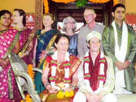 ಪಣಂಬೂರು ಬೀಚಲ್ಲಿ ಸತಿಪತಿಗಳಾದ ವಿದೇಶಿ ಜೋಡಿ