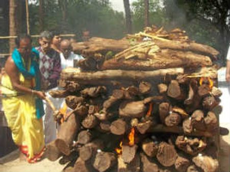 ರಾಜಮರ್ಯಾದೆಯೊಂದಿಗೆ ಘೋರ್ಪಡೆಗೆ ಅಂತಿಮ ವಿದಾಯ