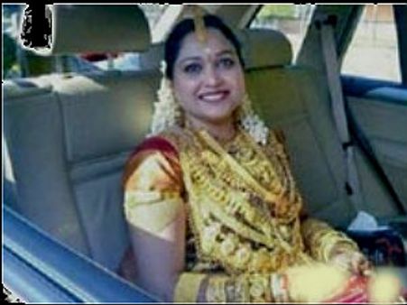 ಬೆಂಗಳೂರಿನಲ್ಲಿ ಸಿಬಿಐ ಎಫ್‌ಐಆರ್: ರೆಡ್ಡಿ ಪತ್ನಿ ಅರುಣಾ ಬಂಧನ?