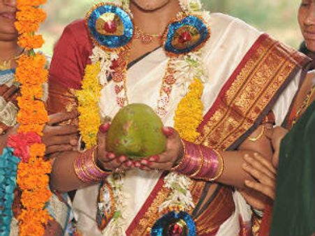 ಕೇಸು ಹಿಡಿದು ಬಂದ ಯುವತಿಯ ಕೈಹಿಡಿದ ನ್ಯಾ ಎನ್ಕೆ ಸುಧೀಂದ್ರ