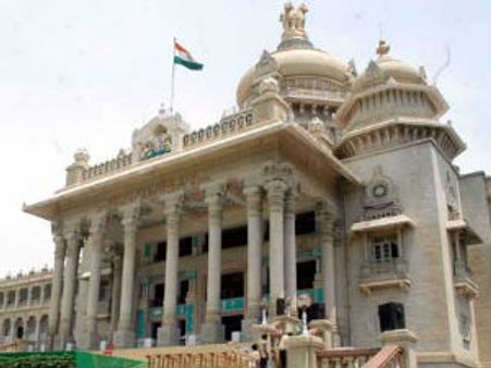 ಬಳ್ಳಾರಿ ಚುನಾವಣೆ: ಐಎಎಸ್, ಐಪಿಎಸ್ ಗಳಿಗೆ ಉಳಿಗಾಲವಿಲ್ಲ