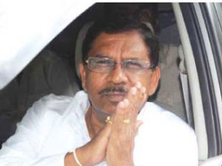 ಅಲ್ಲೊಬ್ಬರು ಹರಿಪ್ರಸಾದ್ ಇಲ್ಲೊಬ್ಬರು ಪರಮೇಶ್ವರ್