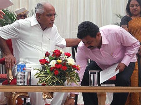 ಯಡಿಯೂರಪ್ಪ ಚೆಕ್ ಇಸ್ಕೊಂಡ್ರೆ ಭ್ರಷ್ಟಾಚಾರ ಹೇಗೆ?: ಸಚಿವ ರೇಣು ಮುಗ್ಧ ಪ್ರಶ್ನೆ