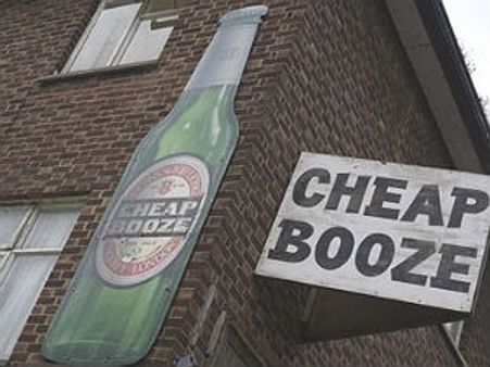 ಕುಣಿಗಲ್ ಅಬಕಾರಿ, ಪೊಲೀಸ್ ಅಧಿಕಾರಿಗಳಿಗೆ ಮದ್ಯದ ಅಮಲು