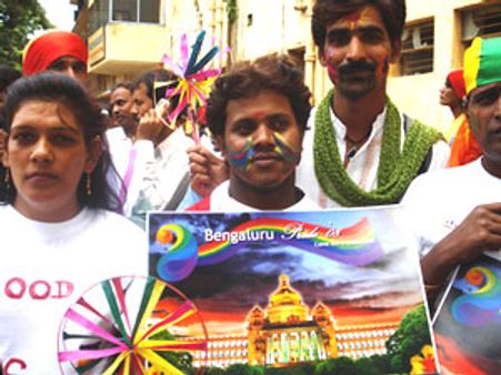 ಬೆಂಗಳೂರಲ್ಲಿ ಬಣ್ಣಬಣ್ಣದ ಸಲಿಂಗಕಾಮಿಗಳ ಪ್ರೈಡ್ ಪರೇಡ್