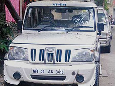 ಪೊಲೀಸ್ ಜೀಪಿನಲ್ಲಿ ಬಾರ್ ಗರ್ಲ್: ಪೇದೆ ಸಸ್ಪೆಂಡ್