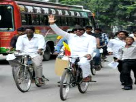 ಅರ್ಧ ಮುಂಬೈ ನಗರವನ್ನು ಕನ್ನಡಿಗರಿಗೆ ಕೊಡಿ