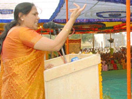 ಶೋಭಾ ಮೇಡಂಗೂ ಗೂಸಾ ಕೊಟ್ಟ ಸದಾನಂದ ಗೌಡ