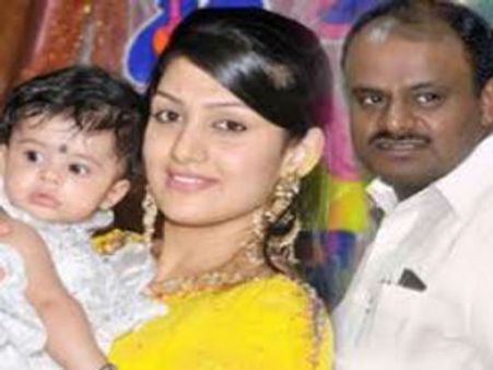 ದ್ವಿಪತ್ನಿ ವಿವಾದ, ಕುಮಾರಸ್ವಾಮಿ ಮೇಲೆ ಪಿಐಎಲ್