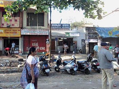 ಗಾಂಧಿಬಜಾರ್ ಹೂ-ಹಣ್ಣು-ತರಕಾರಿ ಮಾರುಕಟ್ಟೆ ಧ್ವಂಸ