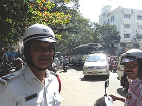 ಮಾರ್ಕೆಟ್ ಧ್ವಂಸ; ಪುರಾತನ ಮರಗಳನ್ನೂ ಕಡಿದು ಹಾಕಿ