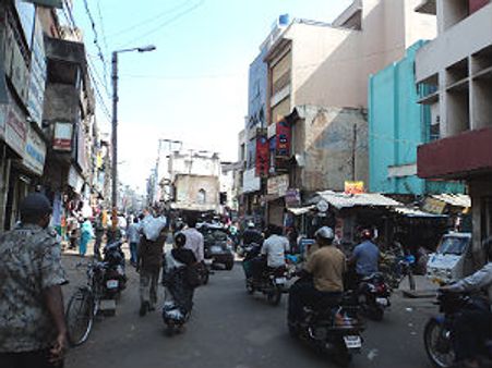 ಅವೆನ್ಯೂ ರಸ್ತೆ ವ್ಯಾಪಾರಿಗಳು ಕೆಂಡಾಮಂಡಲ