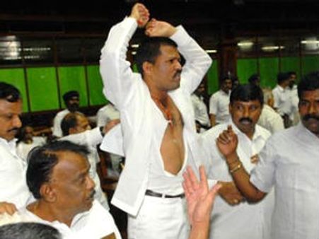 ಬೋಪಯ್ಯರಿಂದ ಕೊಲೆ ಬೆದರಿಕೆ: ಗೂಳಿಹಟ್ಟಿ ಗುಟುರು