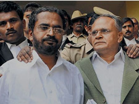 ಯಡ್ಡಿಗೆ ಕೋರ್ಟ್ ಬುಲಾವ್: ಬಾಷಾ ಆರೋಪಗಳೇನು?