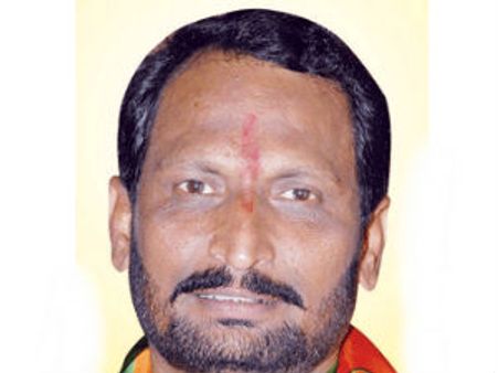 ಇವರು ಅಥಣಿ ವಿಧಾನಸಭಾ ಕ್ಷೇತ್ರದ ಶಾಸಕ ಲಕ್ಷ್ಮಣ ಸವದಿ