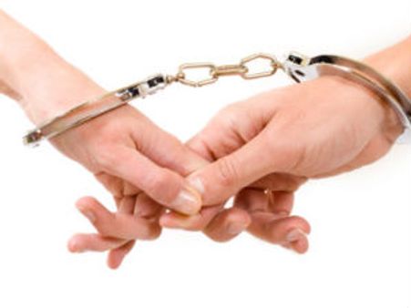 ಅನೈತಿಕ ಸಂಬಂಧದ ಸುಳಿಗೆ ಸಿಕ್ಕ ಎರಡು ನಾವೆಗಳು