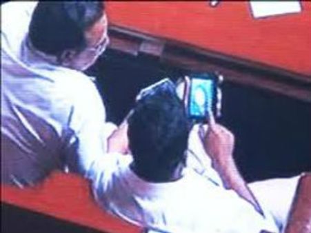 ಅಸೆಂಬ್ಲಿಯಲ್ಲಿ ಬ್ಲೂ ಫಿಲಂ ನೋಡಿದವರ ಹೆಸರು ಲೀಕ್