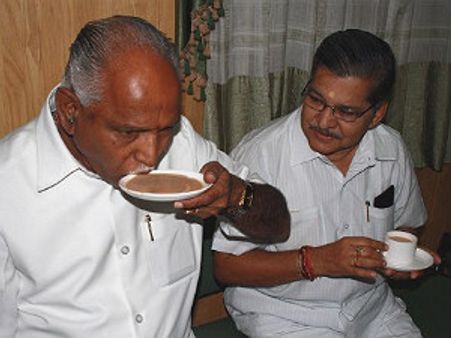 ರೆಸಾರ್ಟಿನಲ್ಲೆ ಆಚಾರ್ಯರಿಗೆ ಯಡಿಯೂರಪ್ಪ ಸಂತಾಪ!