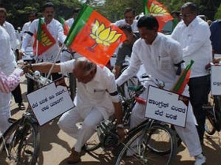 ಕಾನೂನು ಪಂಡಿತ ಜೇಟ್ಲಿ ಕೈಗೆ ಯಡಿಯೂರಪ್ಪ ಜುಟ್ಟು